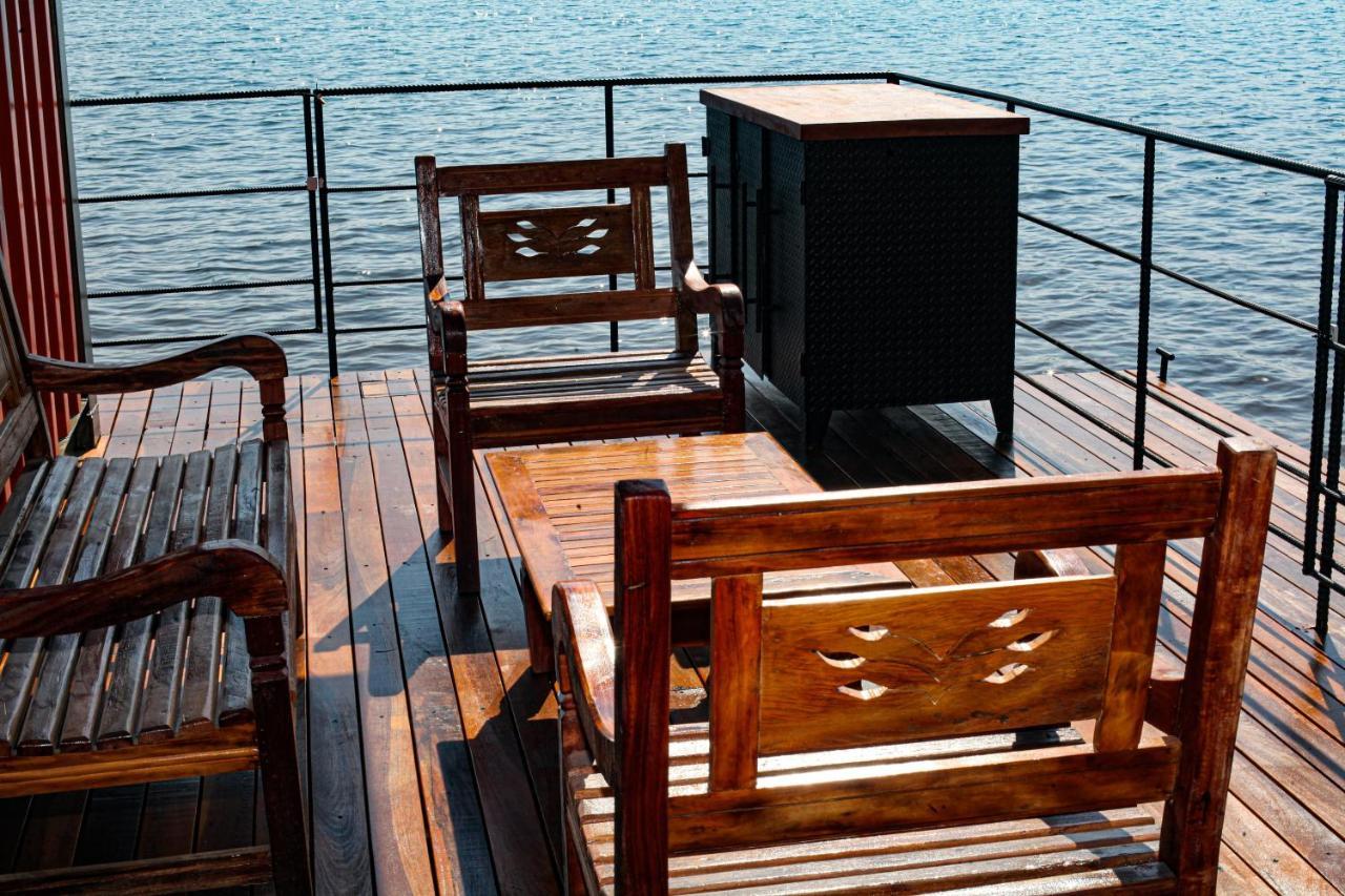 House Boat 