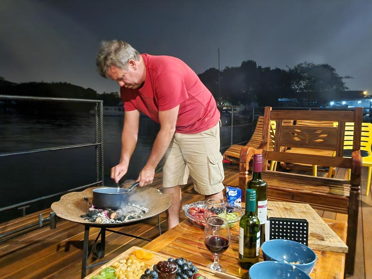 House Boat 